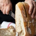 Sognare di tagliare il pane