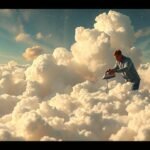 Uomo che stira nelle nuvole, simbolo di ordine e chiarezza emotiva.